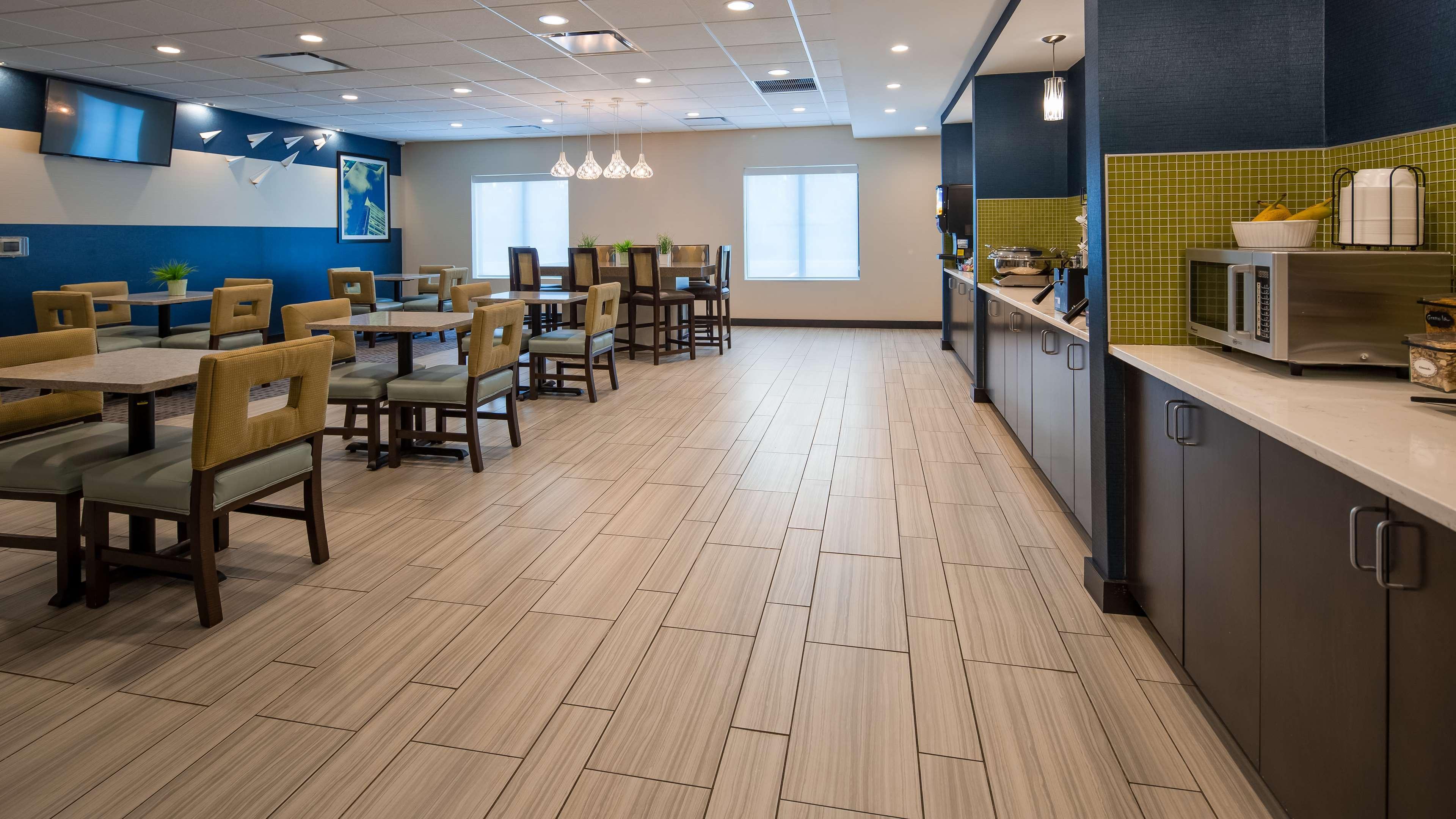 Best Western Plus Midwest Inn Омаха Экстерьер фото
