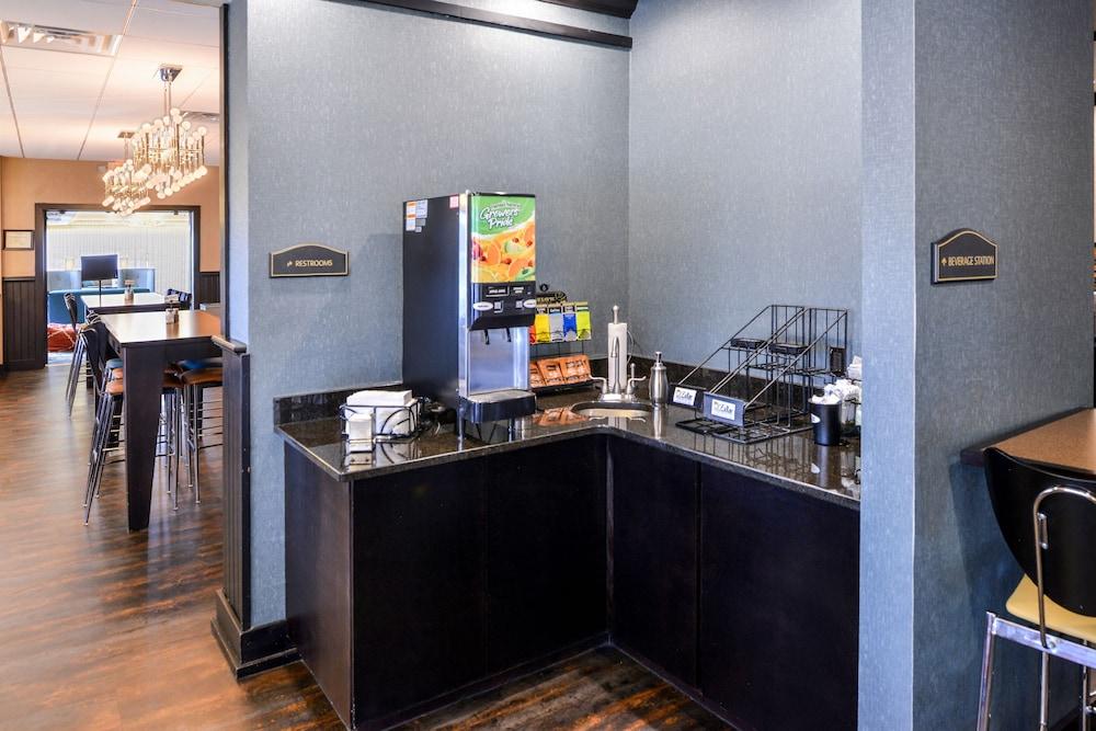 Best Western Plus Midwest Inn Омаха Экстерьер фото