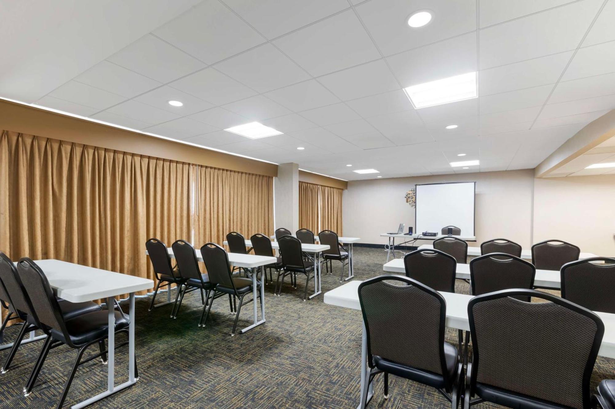 Best Western Plus Midwest Inn Омаха Экстерьер фото
