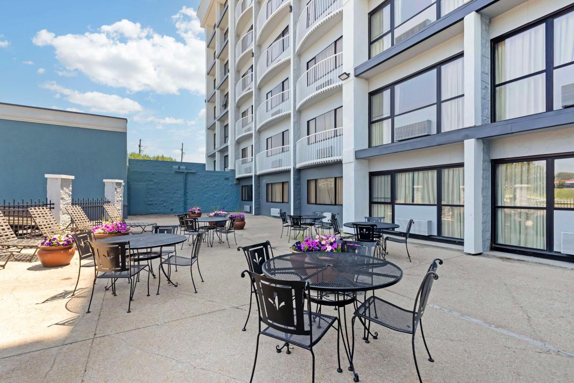 Best Western Plus Midwest Inn Омаха Экстерьер фото